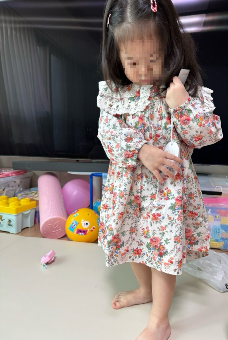 루이스미샤 원피스 4Y 사이즈 (93cm, 13.3kg 26개월 여아 실착)