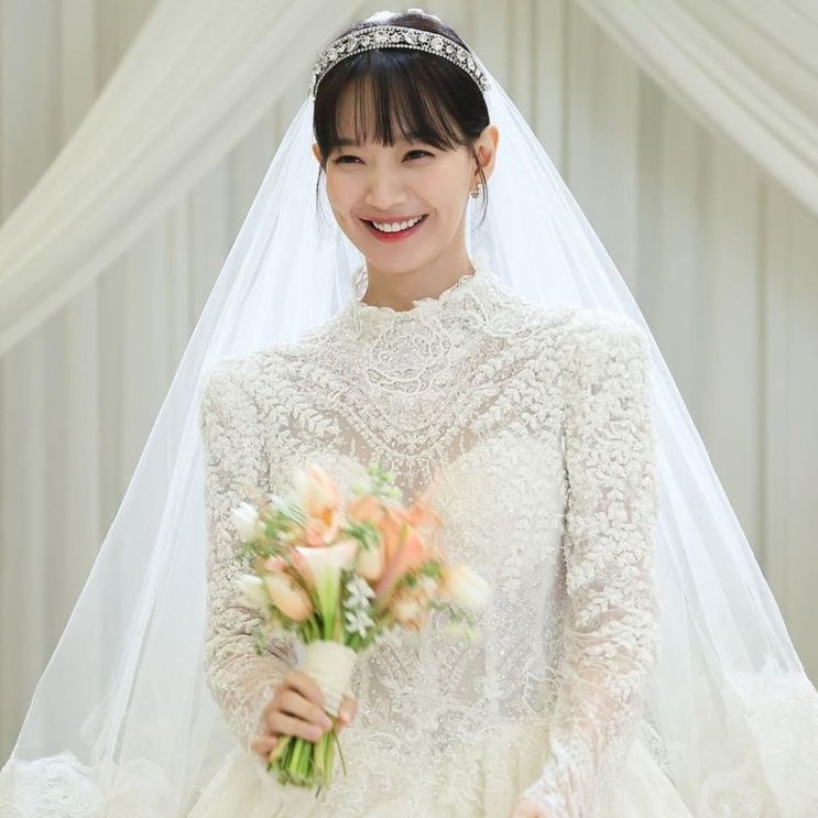 <b>김우빈</b>, <b>신민아 청첩장</b> 공개! 신라호텔 결혼식 비용은?