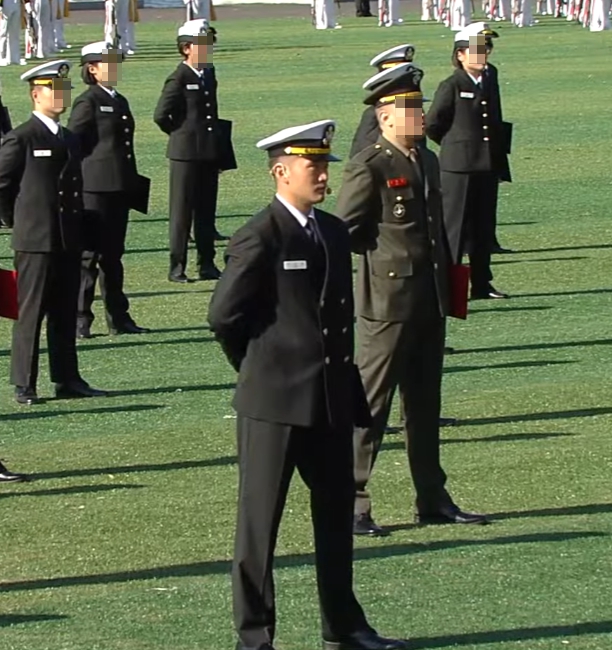 <b>이재용 장남</b> 이지호, <b>해군 소위</b> 임관식서 기수 대표로 빛나다... 
