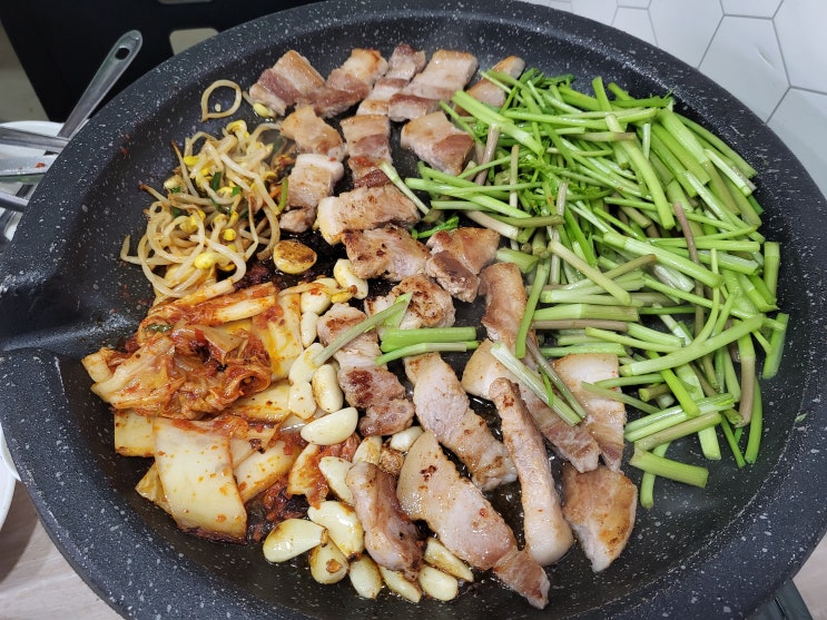  대구 팔공산 미나리 삼겹살 맛집 ‘신토불이’ / 청정밭미나리와 국내산 생삼겹살의 완벽한 조합