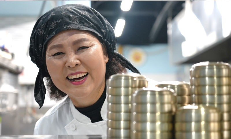 꽃제비로 살다 9번만에 탈북 성공, 평양만두로 매출 200억 갑부 된 이순실의 인생