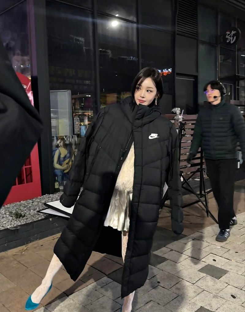 이 얼굴이 어떻게 40대? 최강 동안 연예인 남규리 나이키 롱패딩 코디