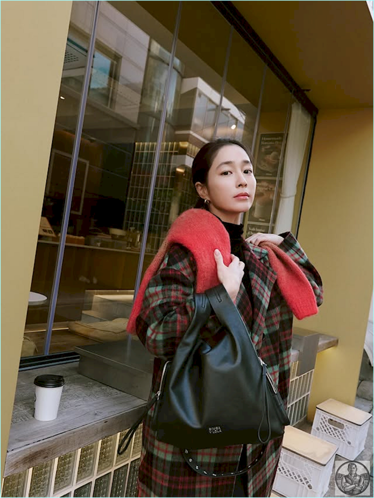  애 둘 맘 맞아? 이민정 얼굴에 형광등 켠 레드 체크의 비밀 (ft. 빔바이롤라 신상)