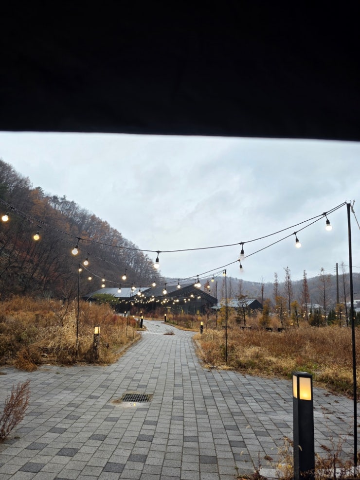  비오는날 더 운치 있는 처인구 브런치카페묵리459