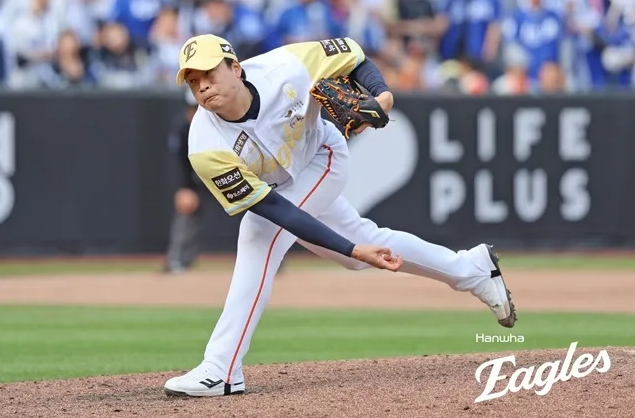 [공식] KT, <b>강백호</b> <b>보상선수</b>로 ‘ERA 2.25’ <b>한승혁</b> 지명... 