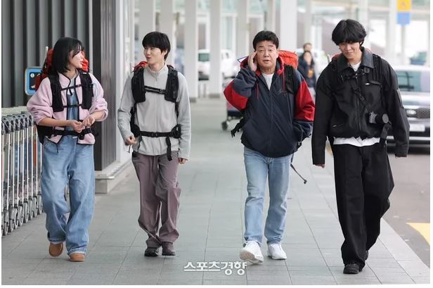 '<b>남극의 셰프</b>' 또 <b>논란</b>... <b>펭귄</b> '꼬리 잡고 거꾸로' 동물 <b>학대</b>... 