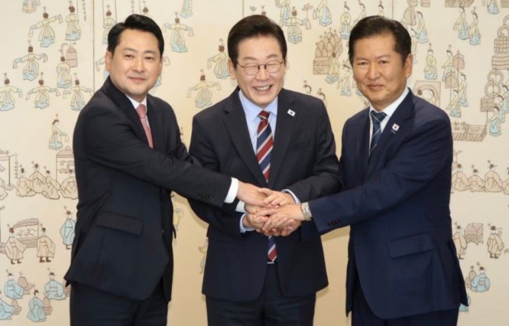 <b>계엄</b> 1년. 여와 야