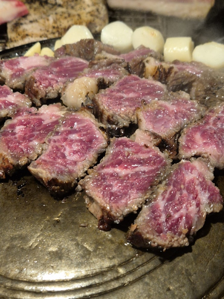  몽탄 용산 삼각지역 우대갈비 웨이팅 지독한 소문난 고기 맛집 구워주는 항정살 볶음밥 평양식 메밀냉면