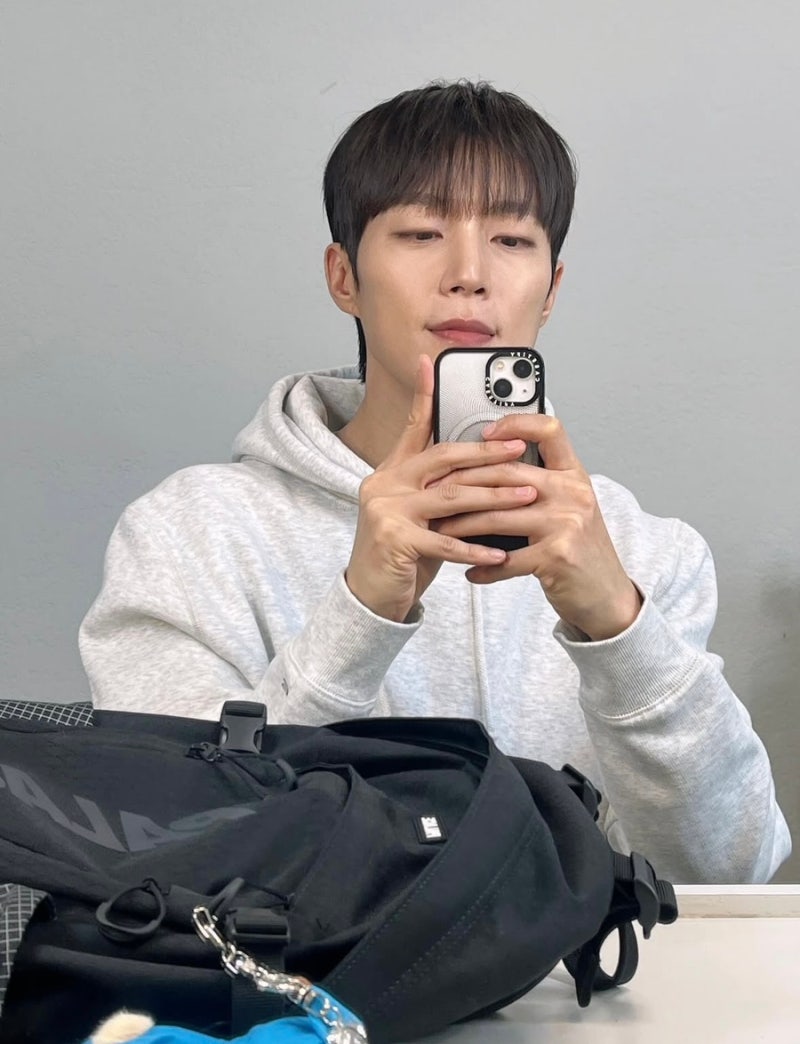 ✨ [남자 스타일 가이드] 댄디함과 트렌디함을 동시에! 윤두준 헤어스타일 집중 분석 & 추천 ....