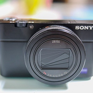 11월, Sony - RX100M7