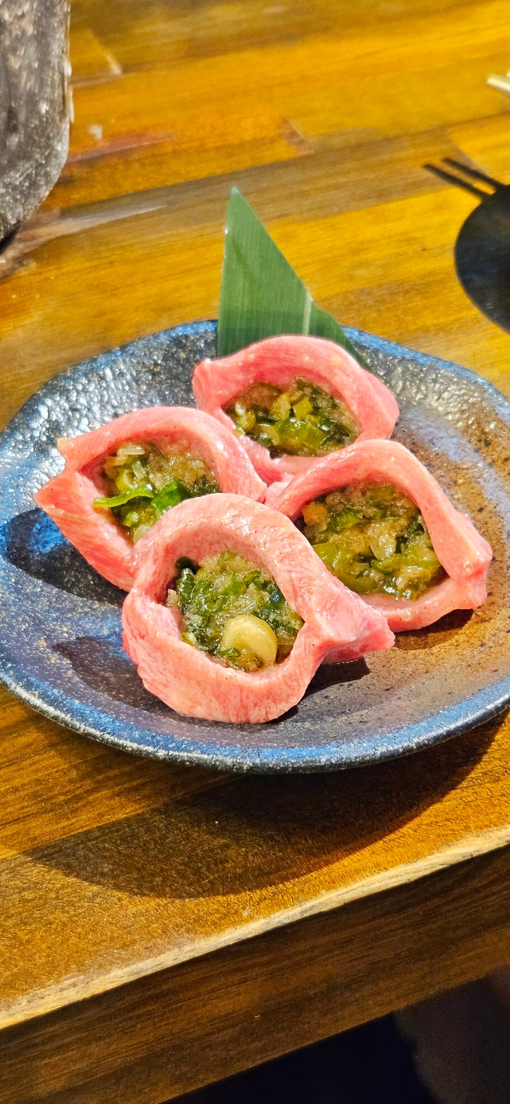  일본 오사카 도톤보리 우설 야키니쿠엔닝구 육회김밥
