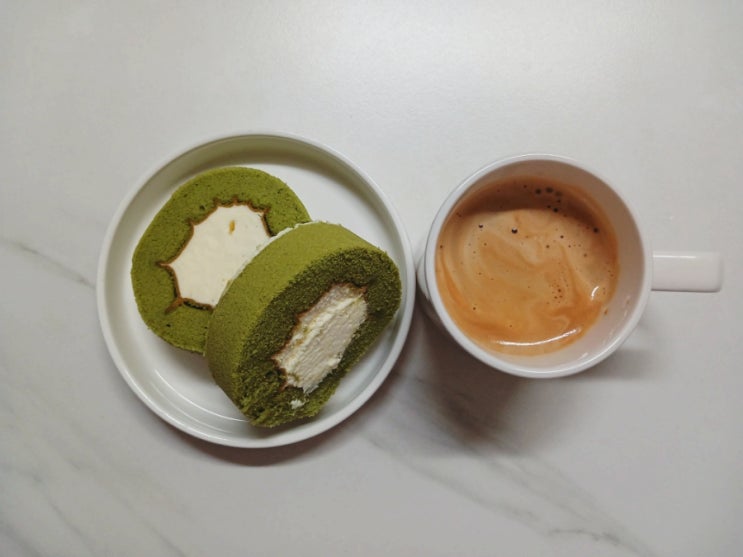  카카오톡선물하기 찐~한 제주 말차맛 오설록 그린티롤케이크