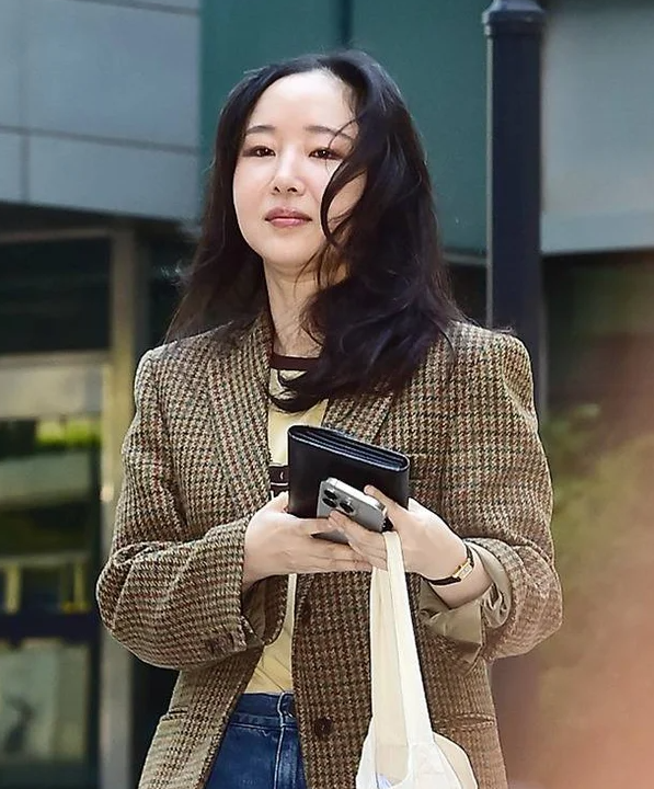 민희진 정치색 강요 논란 본질은 따로 있다<b>동문서답</b> 해명에 팬덤도 ....