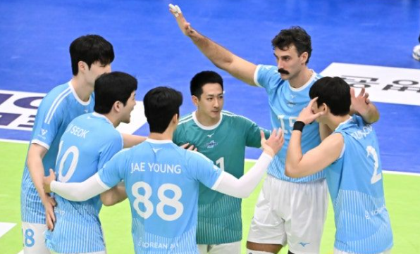 <b>대한항공</b>, 한국전력 상대로 3-0 <b>셧아웃</b>! 1시간 20분 만에 <b>완승</b>