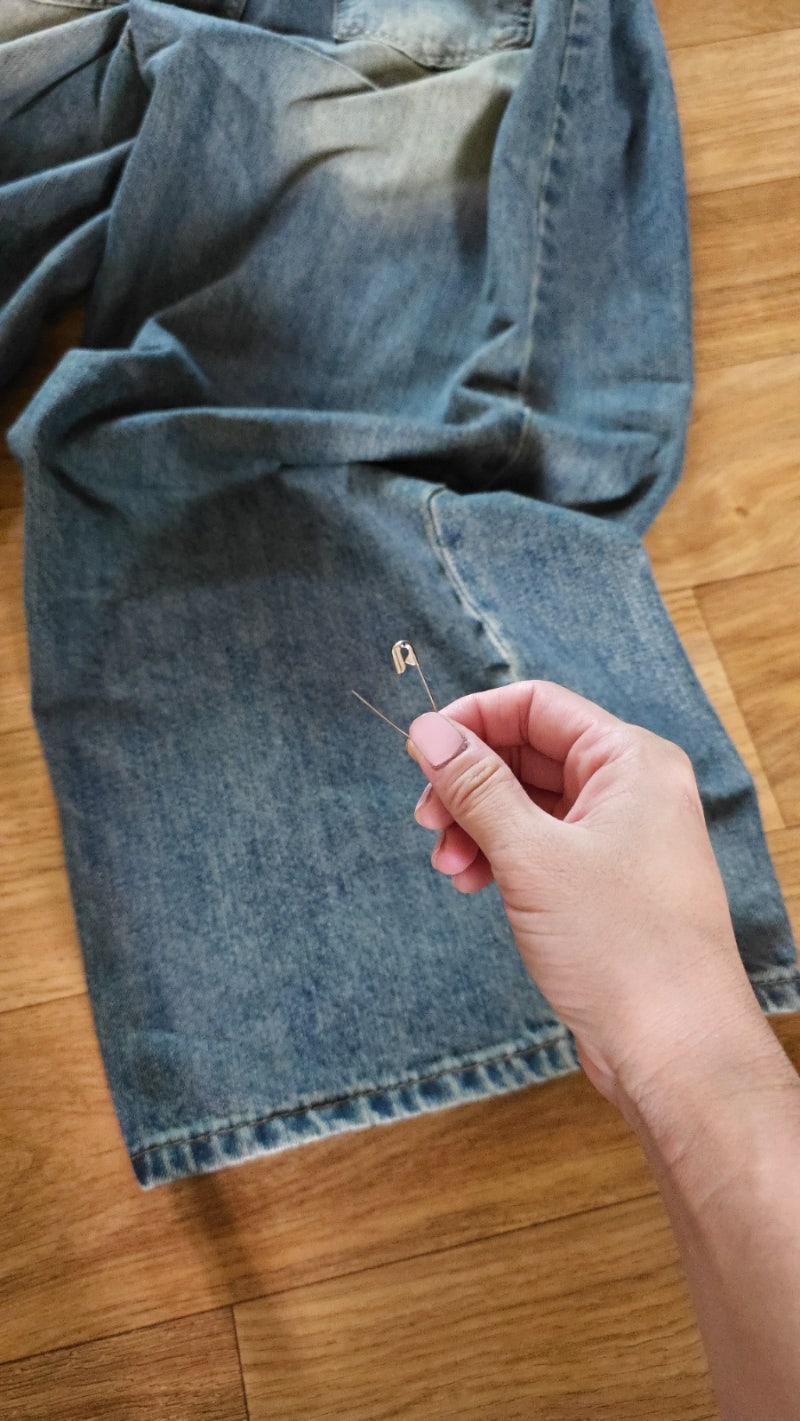 질질 끌리는 바지 밑단 옷핀 하나로 안끌리게 고정하기