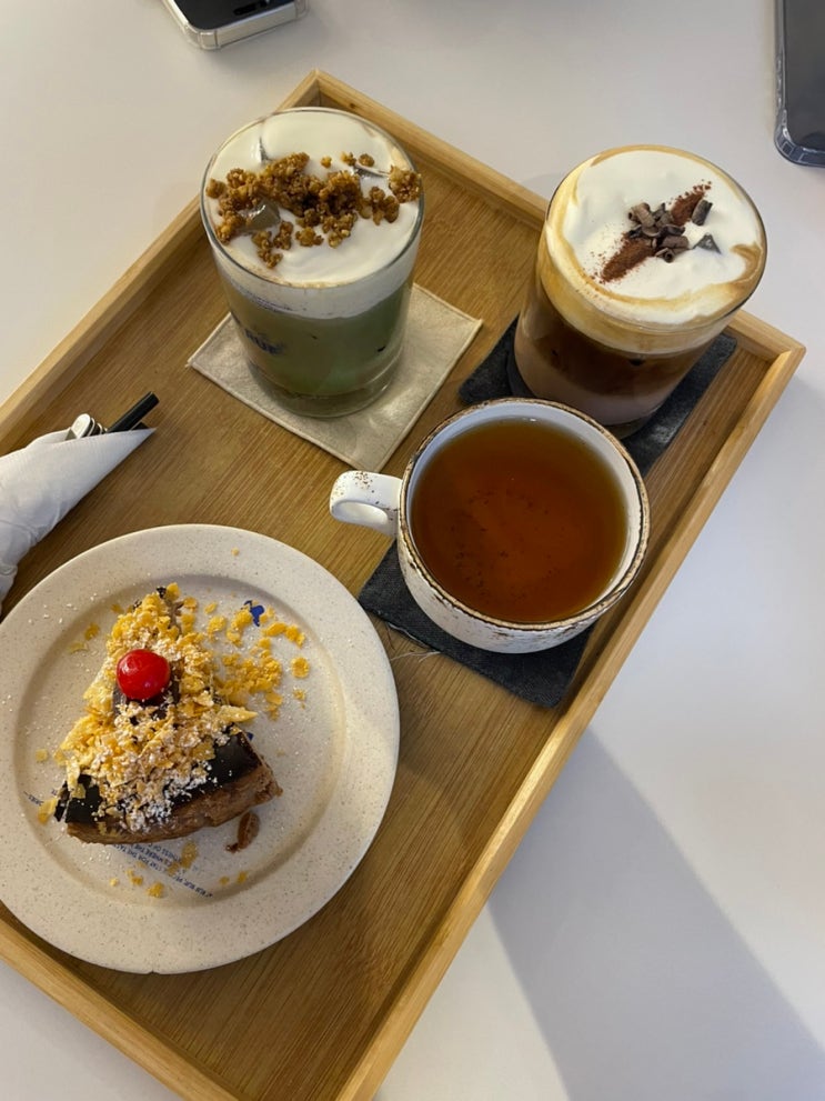  망원 치즈케이크 맛집 러프러프 RUFRUF 망원동카페 러프 포레스트 발로나 초콜릿 라떼 쑥 차 크럼블치케 발로나초코칩치즈케이크 망원동케이크맛집