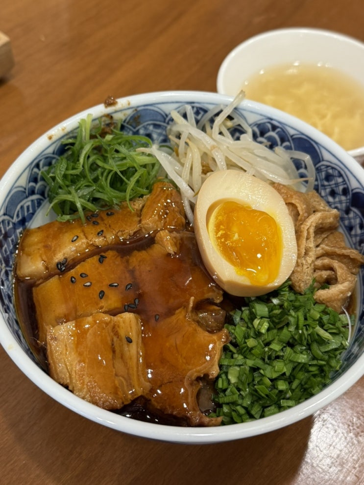  홍대입구역 맛집 수림식당 탄탄면 동파육덮밥!