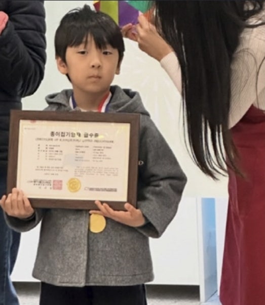   이필모 아들 담호, 종이접기 '유아 1급' 마스터, 엄마서수연 의 폭풍 자랑, K-영재 자격증 수여식 현장 포착!