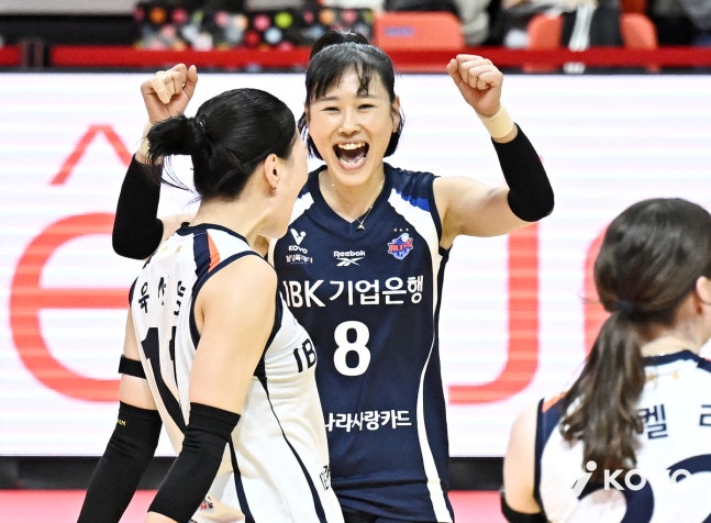 임명옥 31디그·여오현 전술 적중 <b>IBK기업은행</b> 시즌 첫 <b>연승</b> 폭발