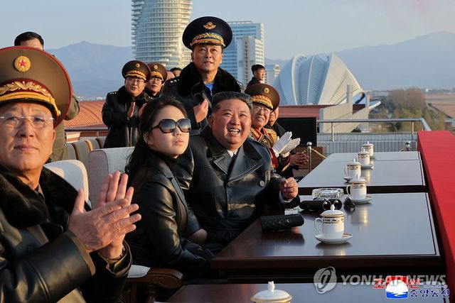  北김정은 "공군에 새 전략 자산…핵전쟁억제력 일익 담당"