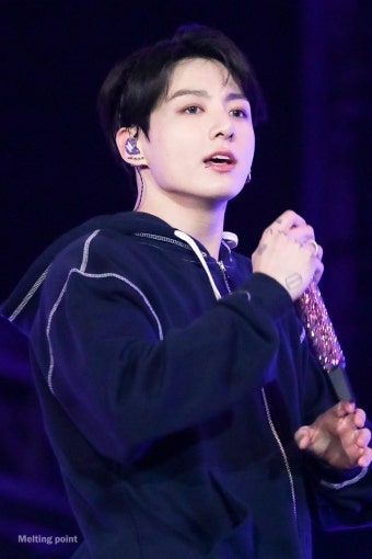 정국 감성 음악 평론 1편〈Still With You〉– “조용한 그리움은 가장 오래 머문다”