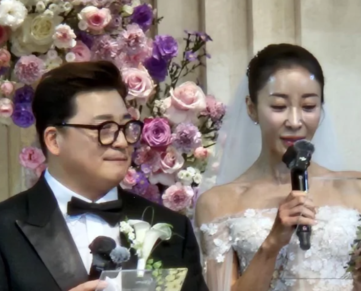 윤정수♥원진서 결혼식 현장 포착…김숙 사회, 배기성·이무진 축가까지 화제