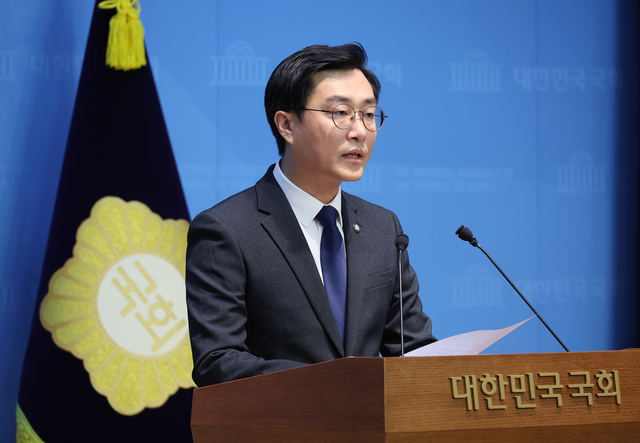 남자친구 A씨 “<b>장경태</b>, <b>데이트폭력</b>으로 물타기... 휘말리지... 