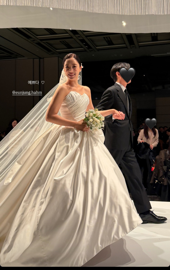 <b>함은정</b> 김병우 감독과 <b>결혼식</b>... 하정우·황보라·<b>효민</b> 등 셀럽... 