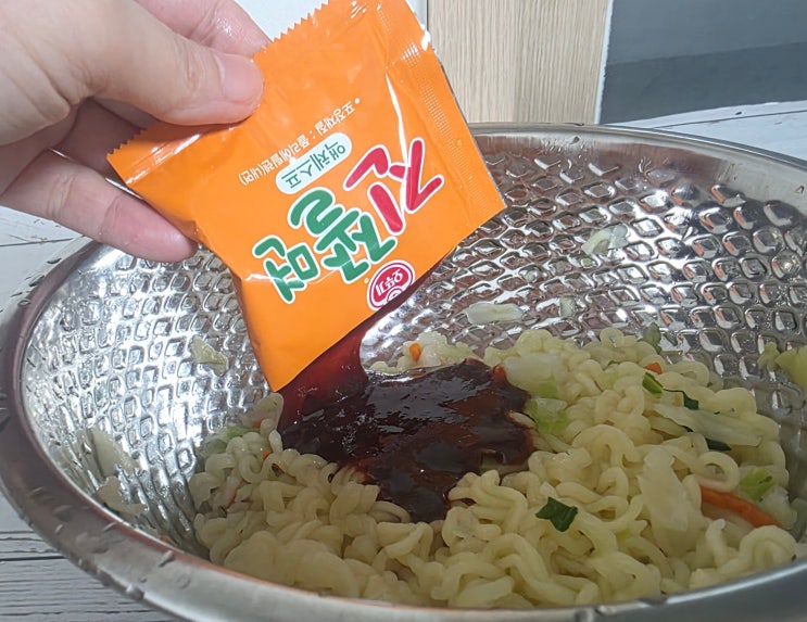 비빔면 추천 오뚜기 진쫄면, 쫄깃한 식감·매콤달달 후기 리뷰