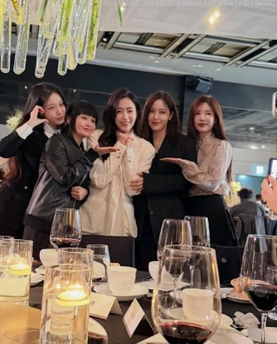 <b>티아라</b>, 5인조로 뭉쳤다! <b>함은정</b><b>김병우 결혼식</b> 참석 현장 속... 