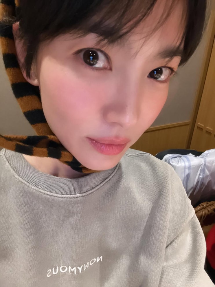  현장에서 받은 스티커 인증한 송혜교, 루비맘 일상 공개