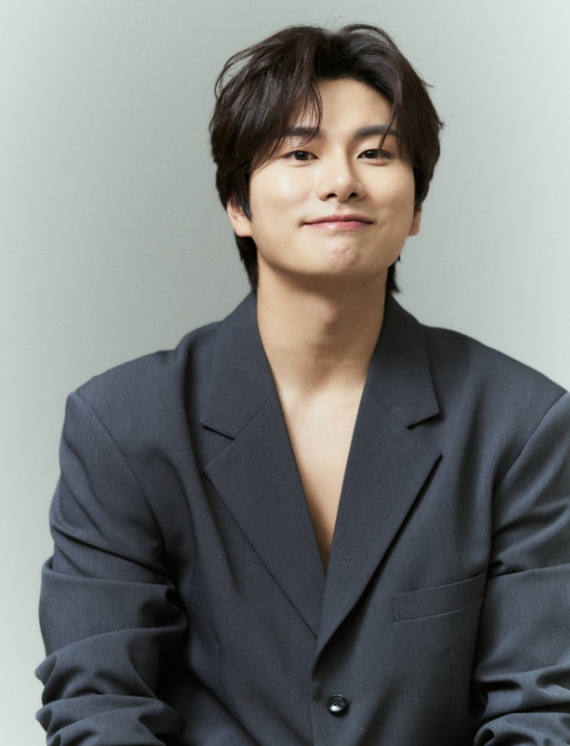   이이경 배우, 루머 고소 후 대형 기획사 대표로 변신! 최정상 보이그룹 키운다