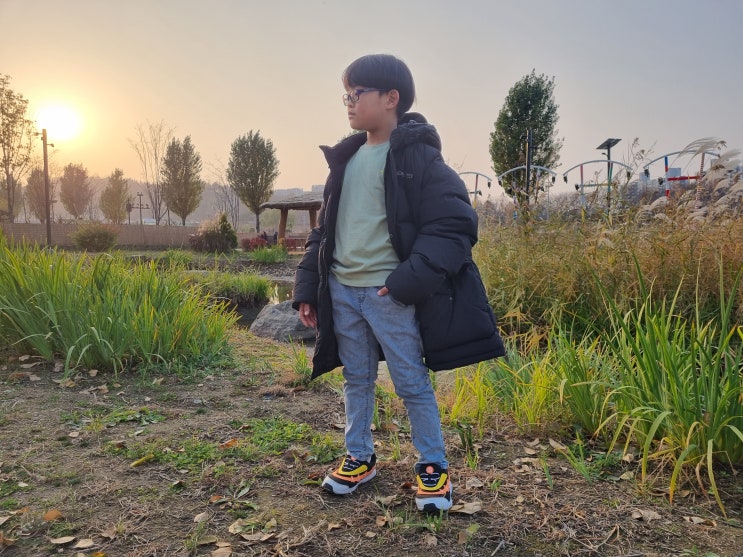  디스커버리 키즈 블랙 올리버 다운 미드패딩 남아 겨울 아우터로 입혀봤어요