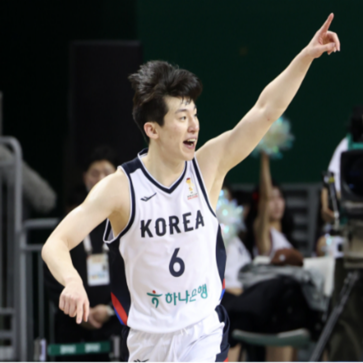 대한민국 남자농구대표팀 중국에 또다시 승리했다!! 이번엔 이현중과 함께 이정현이 해결사로 나서며 전반 23점차 리드 후 4쿼터에는 가비지 게임까지 만들었다!! 역대급 대표팀 와우!
