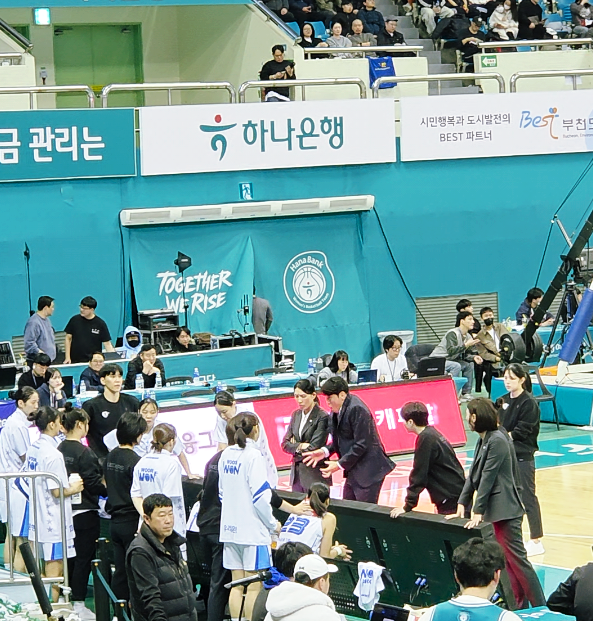 <b>여자 농구</b> 위기의 <b>김단비</b> 선수와 위성우 감독 냉혹한 현실과... 