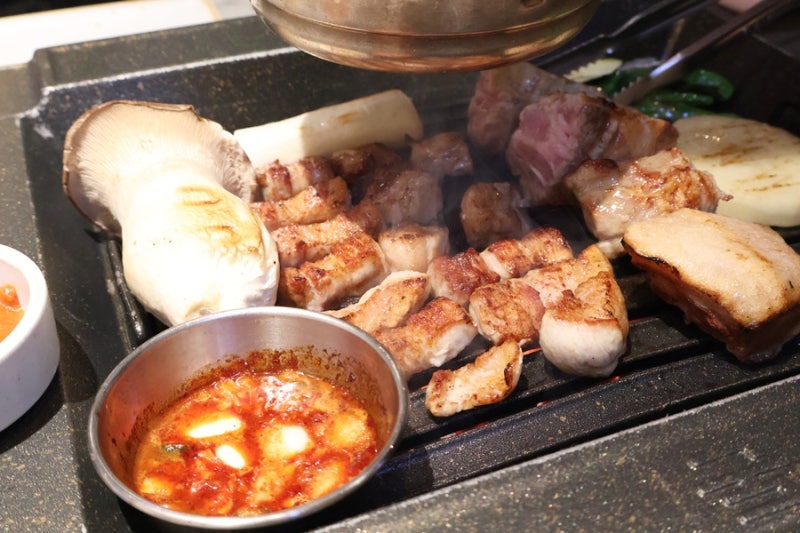 목돈72 신월점 선진포크한돈 구워주는고기집 고기맛이 달라