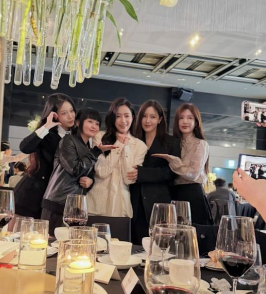   티아라 멤버들, 함은정 결혼식에 뭉쳤다! 김병우 감독과 백년가약, 축사는 하정우가?!
