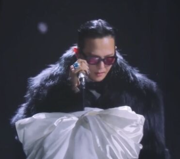   지드래곤 MAMA 무대 비하인드! '무제' 선곡이 홍콩에 전한 예상치 못한 위로