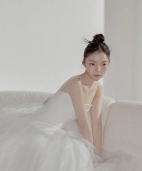   박진주가 직접 골라줬다! 뮤지컬 배우 민경아, '신부보다 화려한' 민폐 하객 오해에 해명
