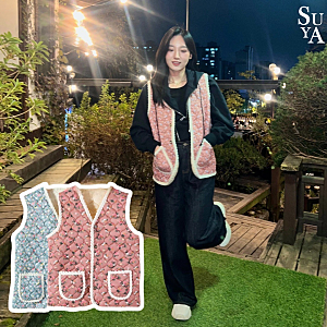 촌캉스룩 세상 힙해! 다시 뜨고 있는 꽃무늬 털 김장 조끼 연말 파티룩 추천