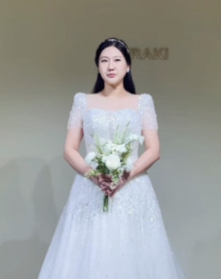  ️ '나는 솔로' 28기 정숙, D라인 꽁꽁 숨긴 웨딩드레스 자태 공개! "배가 제법 나와"