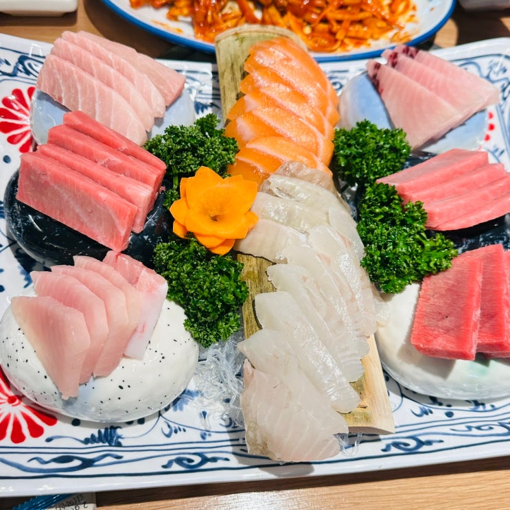  창원 용호동 신상 맛집! 생생굴요리 전문점 - 통영해물가 창원본점!