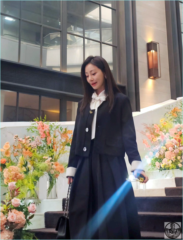  오나라 결혼식 민폐 하객 등극? 샤넬백보다 빛난 50대 기적의 비율 비밀