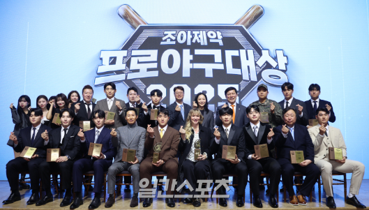 조아제약 <b>프로야구 대상</b> 폰세와 <b>안현민</b> 공동 수상~!
