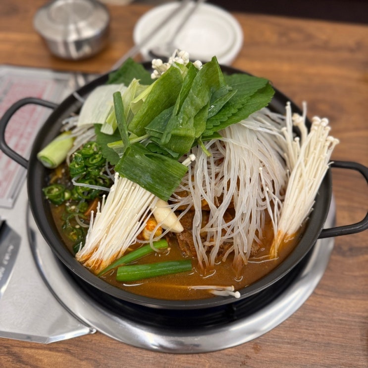  신사역맛집 찾는다면? 푸짐하고 가성비 좋은 신미감자탕 점심 후기