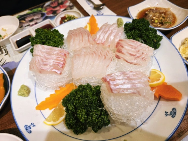  (밀양 동경일식) 사시미코스 후기 고양이까지 반겨주는 힐링 맛집
