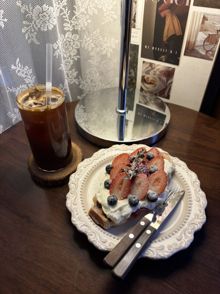  디저트가 맛있는 연남동 카페 사이드테이블