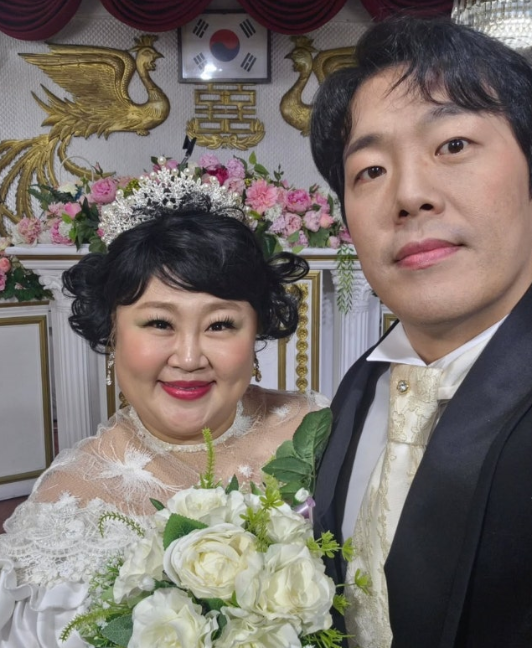  홍윤화, 결혼 7주년 리마인드 웨딩화보 공개