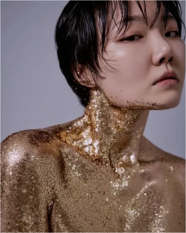  손수아 파격적인 골드 아트 화보! 모델 넘어선 배우 존재감 돋보이는 이유