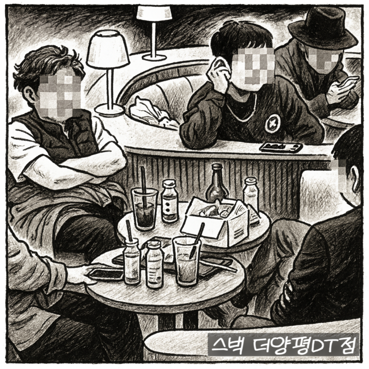 <b>스타벅스</b> '소주·치킨 술판' <b>논란</b>: 반복되는 <b>중국인 관광객</b> 민폐... 